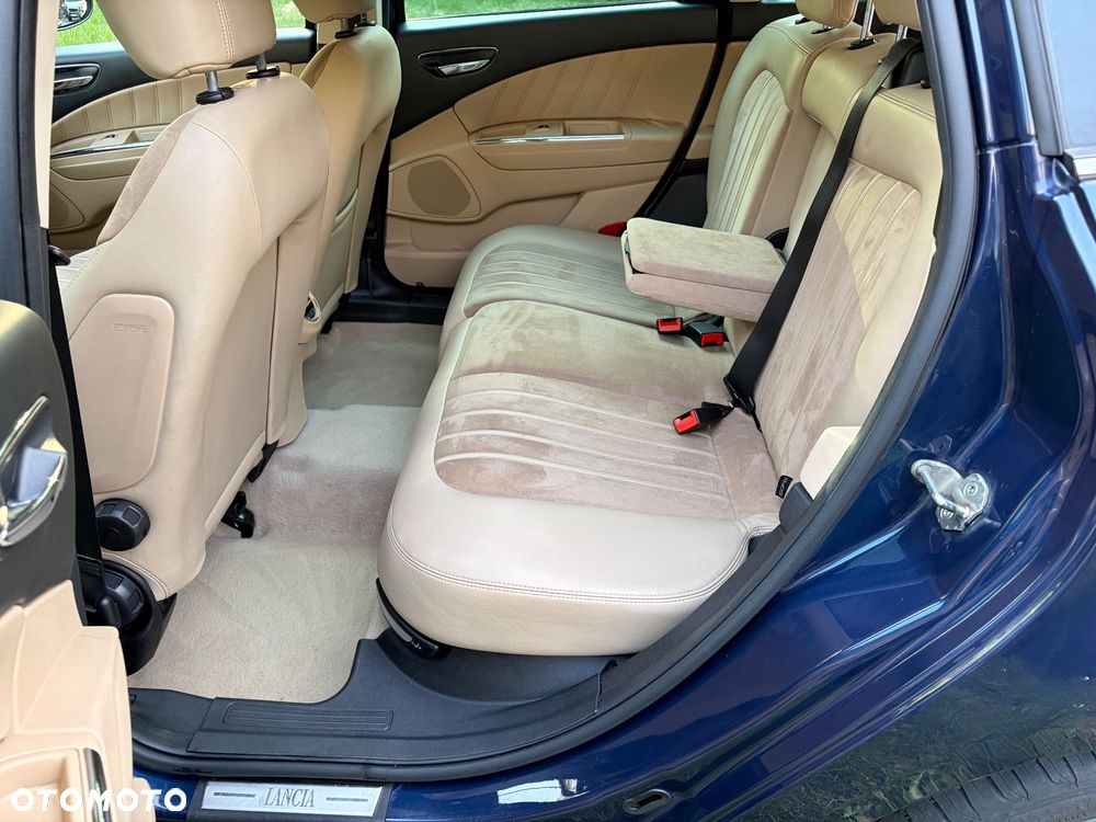 Lancia Delta 1.6 MultiJet 16v Gold - 23