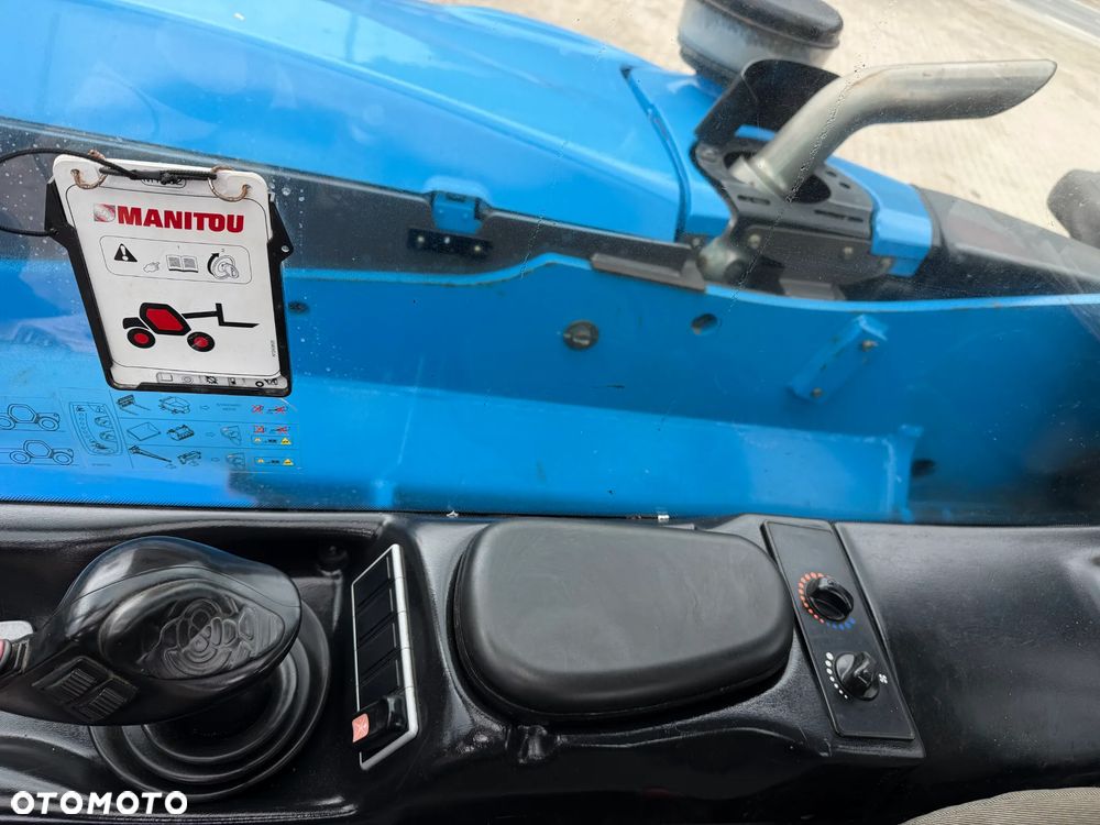 Manitou MT932 Ładowarka Teleskopowa 9m wysuw!  UDŹWIG 3,2 TONY! Przebieg 2600 mtg. jak Nowa z SALONU 2016 rok z Norwegii z Gospodarstwa rolnego! Silnik DEUTZ 110 km. Aktualne Serwisy w Dekra. Nowy Model sterowane wszystko z 1 dżojstika. Widły i łyżka. Ani deka luzu czy wycieku. OKAZJA! Jazda REWERS + 4 biegi. Skręt 3 tryby. - 32