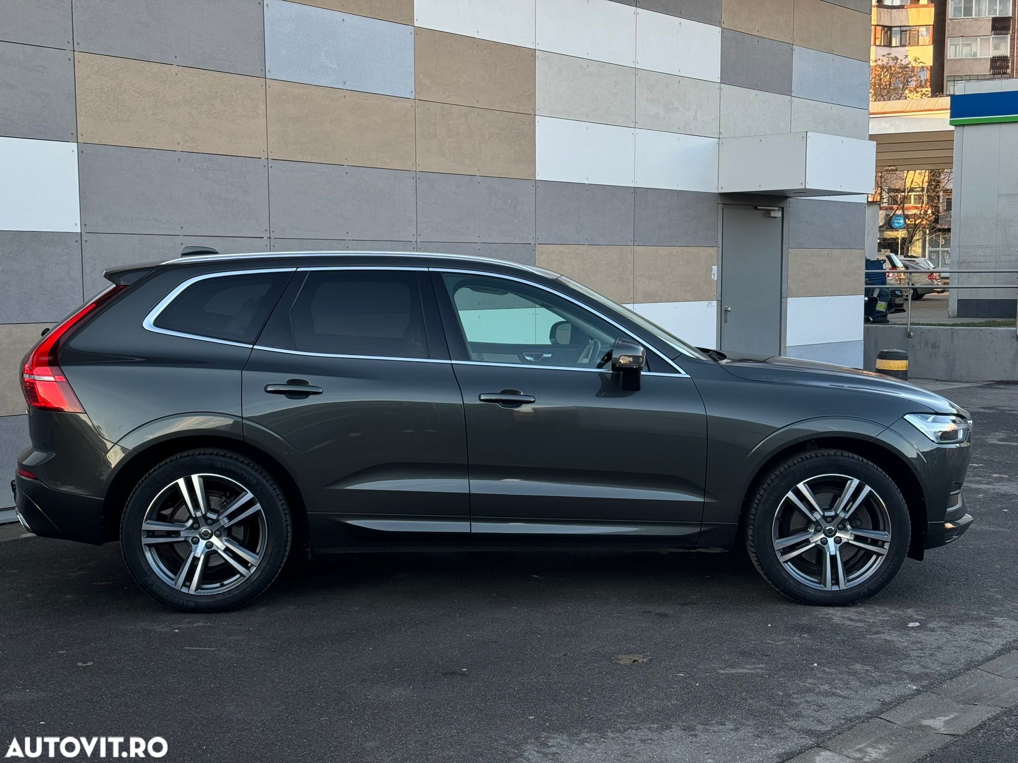 Volvo XC 60 B4 D Geartronic Momentum Pro - 33