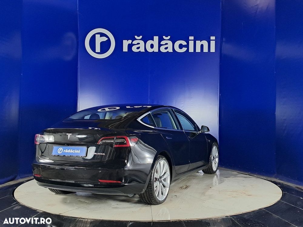 Tesla Model 3 - 7