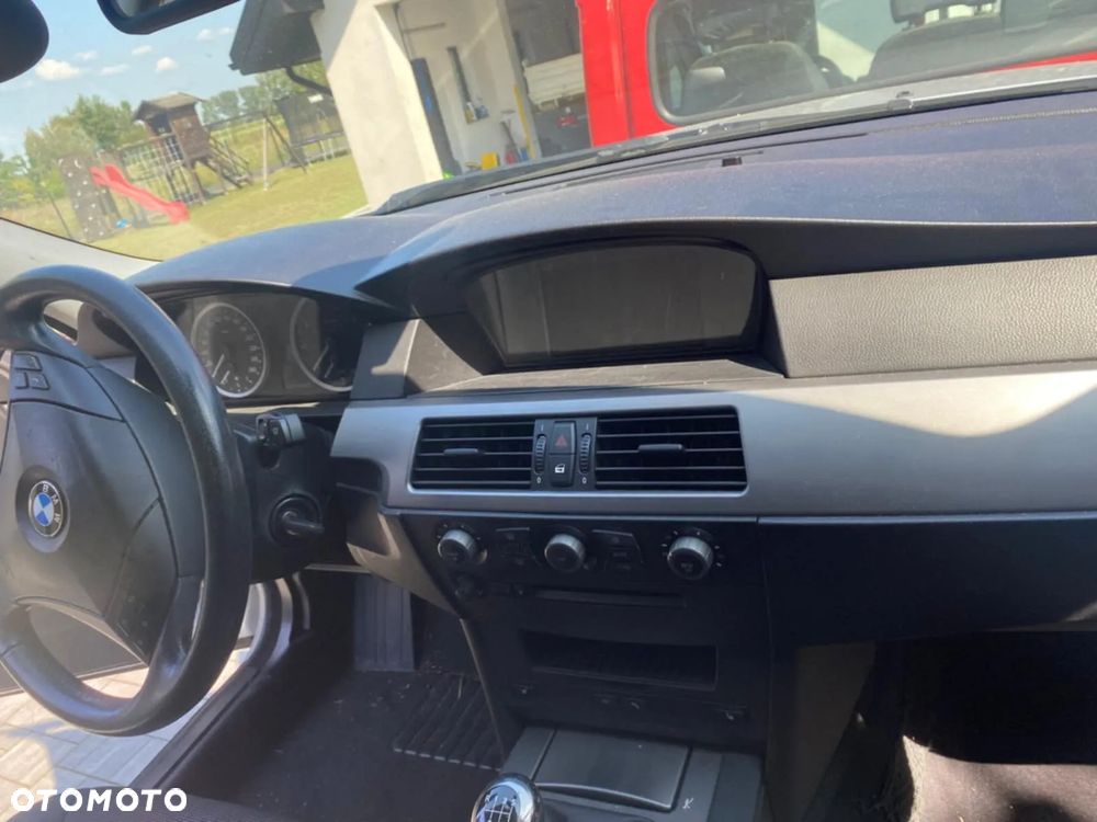 Deska rozdzielcza konsola palona na kluczyk BMW E60 E61 przed lift czarna