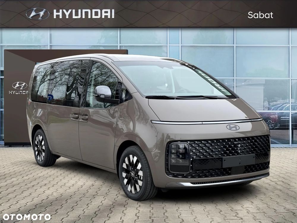 Hyundai Staria 1.6 T-GDI HEV Luxury - 7