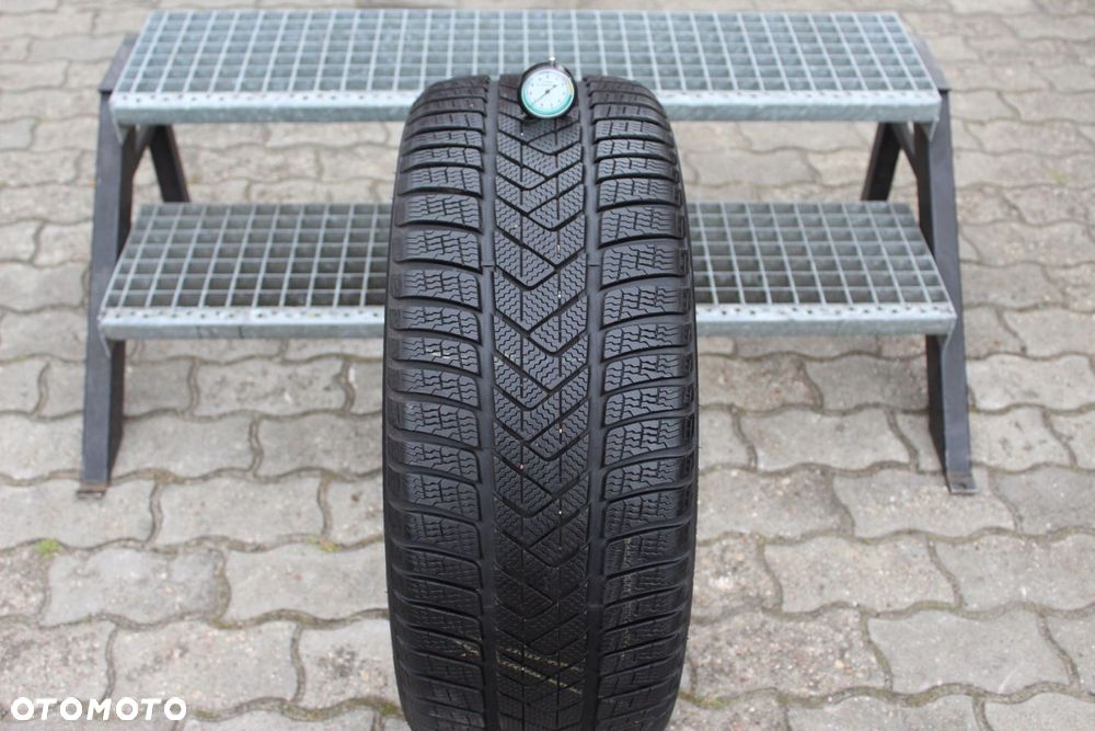1x 255/35R21 98V XL PIRELLI WINTER SOTTOZERO 3 22r 7mm - 2