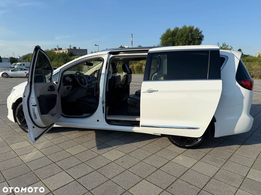 Chrysler Pacifica - 5