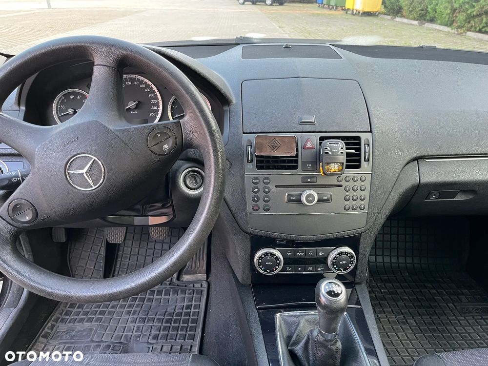 Mercedes-Benz Klasa C 180 CDI DPF (BlueEFFICIENCY) Elegance - 11