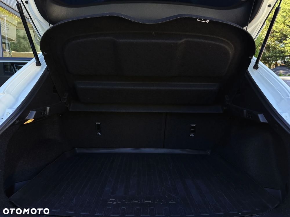 Nissan Qashqai 1.3 DIG-T N-Connecta EU6d - 18