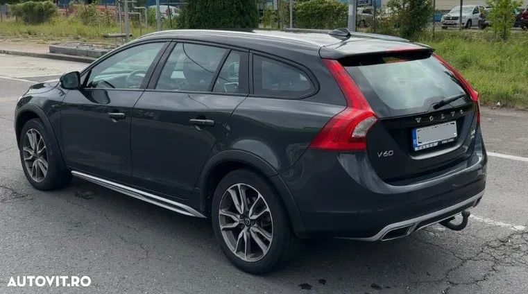 Volvo V60 Cross Country D4 AWD Geartronic Summum - 2