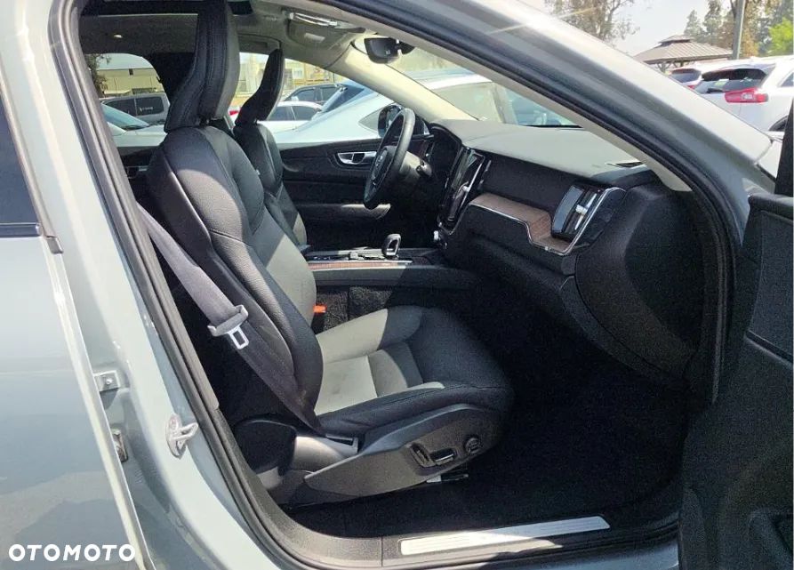 Volvo XC 60 B5 B AWD Plus Dark - 10