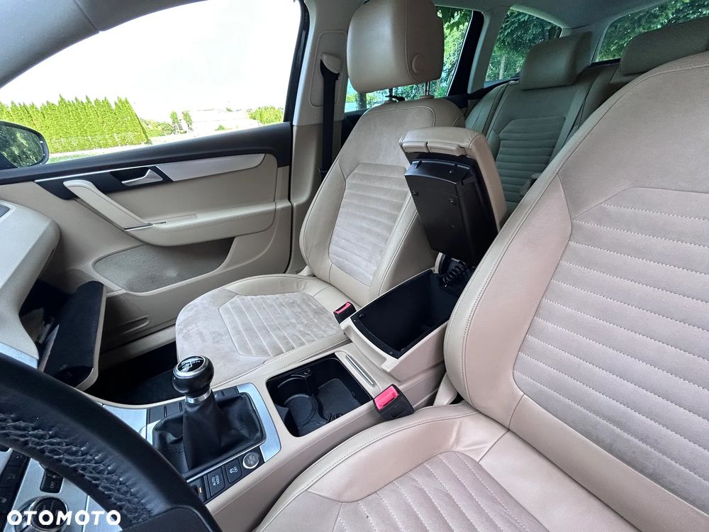 Volkswagen Passat 2.0 TDI BlueMotion Technology Highline - 19