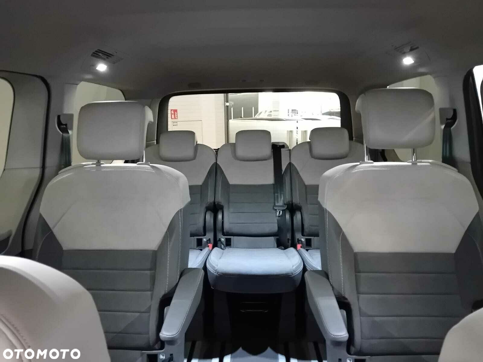 Volkswagen Multivan - 15