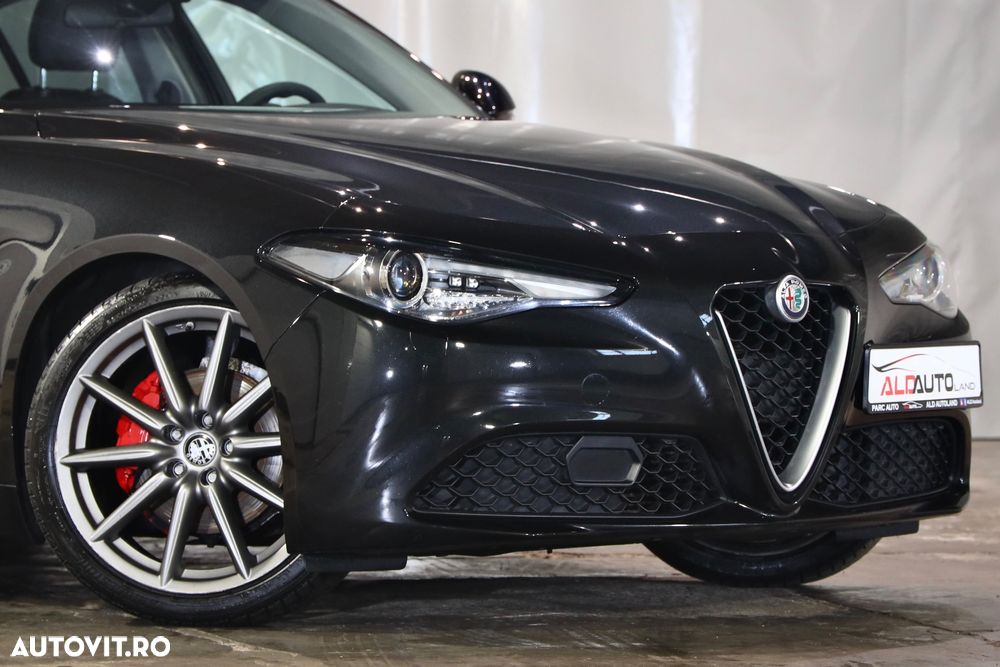 Alfa Romeo Giulia 2.2 - 30