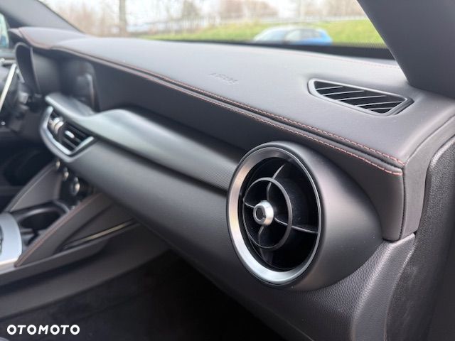 Alfa Romeo Stelvio 2.2 JTDM Intensa Q4 - 12