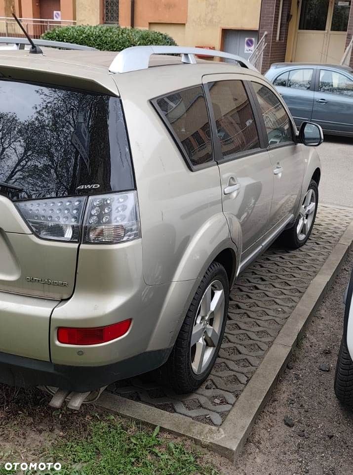 Mitsubishi Outlander 2.0 DID Intense - 3