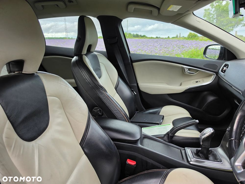 Volvo V40 Cross Country D2 - 11