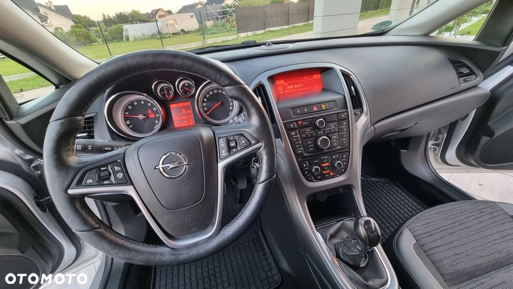 Opel Astra 1.4 T Cosmo - 25