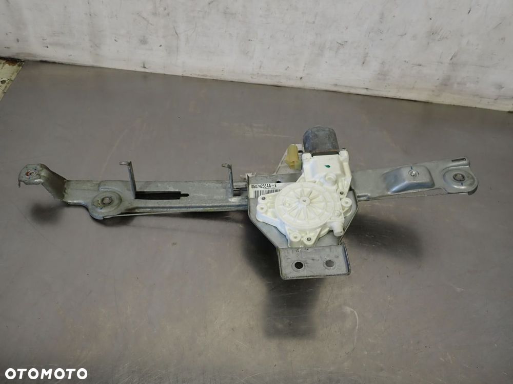 PODNOŚNIK SZYB LEWY TYŁ DODGE CALIBER - 1