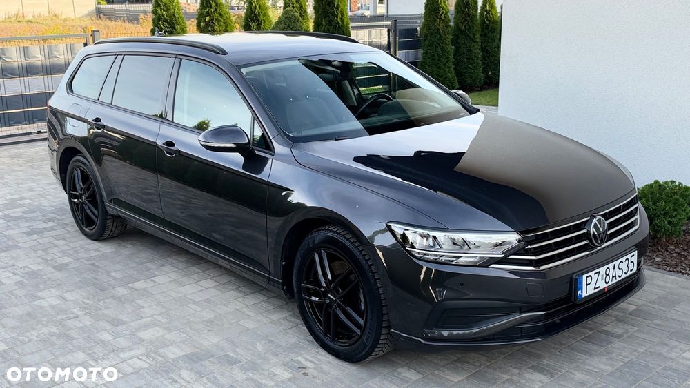 Volkswagen Passat - 1