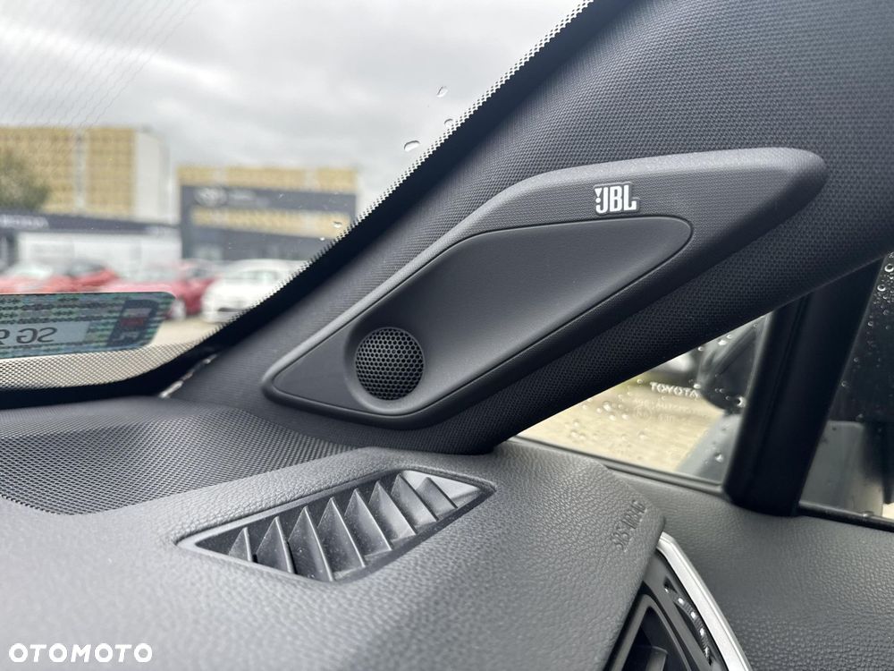 Toyota RAV4 2.5 Hybrid Black Edition by JBL 4x4 - 10