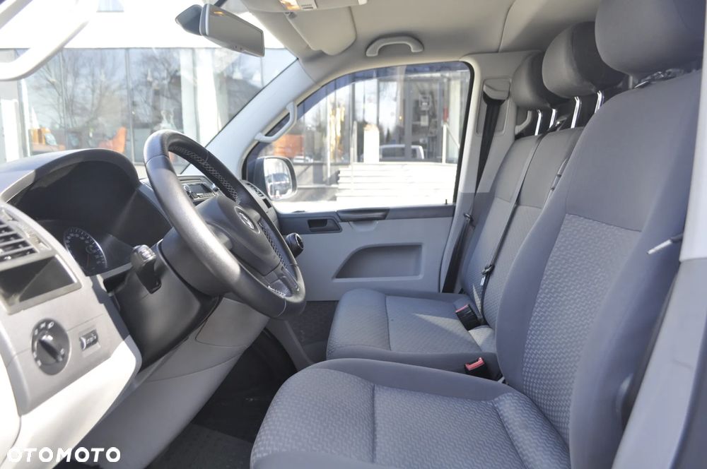 Volkswagen Caravelle - 6