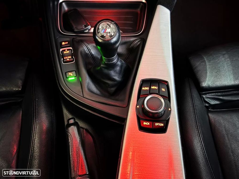 BMW 318 d Pack M - 33