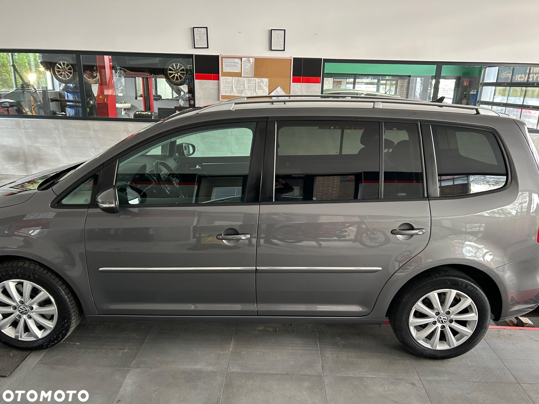 Volkswagen Touran 2.0 TDI BMT Comfortline Plus DSG - 4