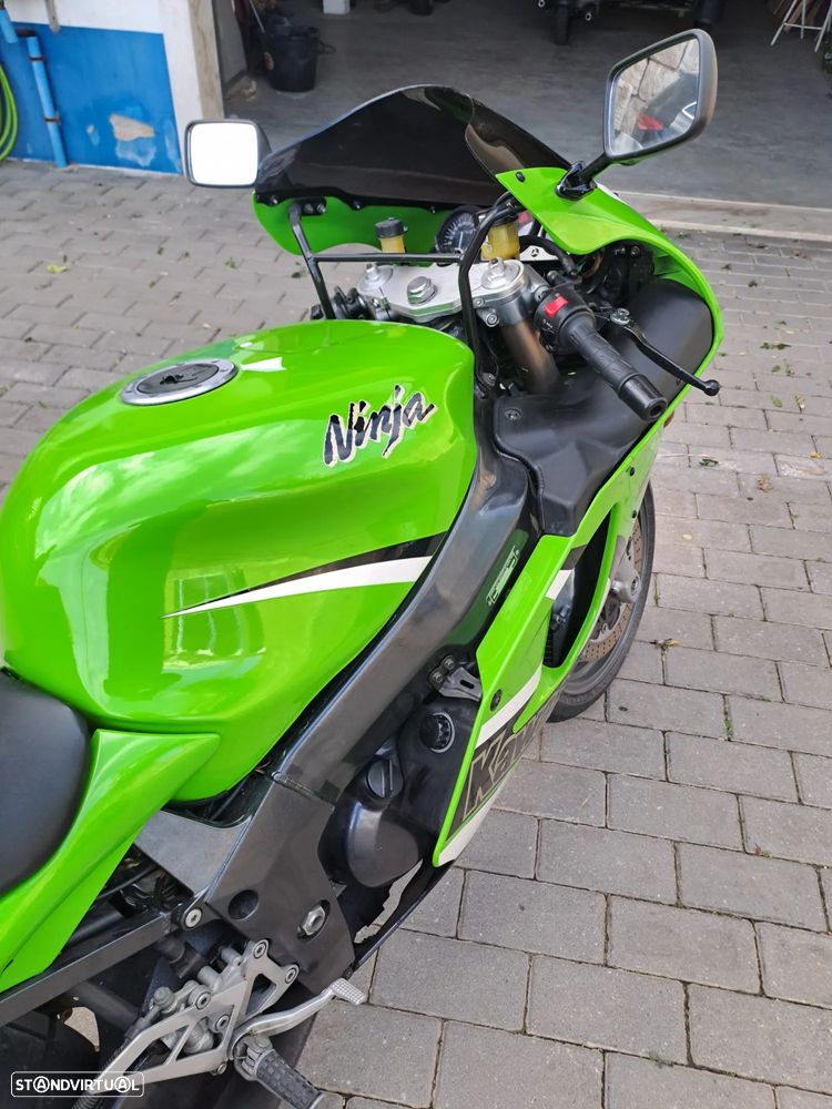 Kawasaki ZXR Ninja ZX7R - 5