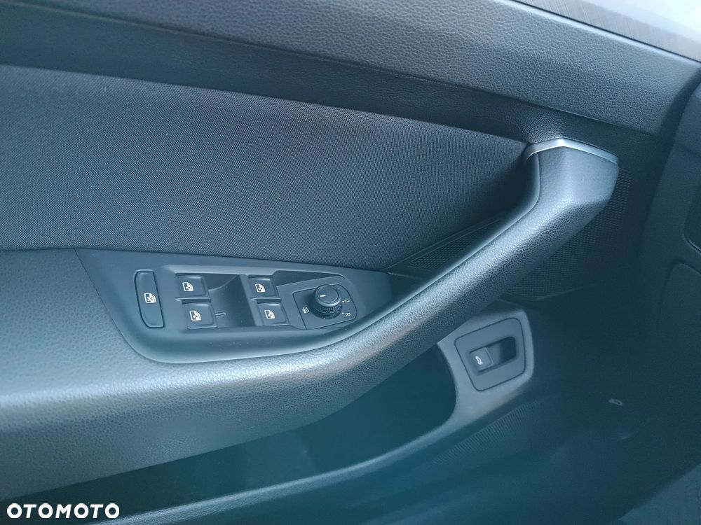 Volkswagen Passat 2.0 TDI EVO Business DSG - 24