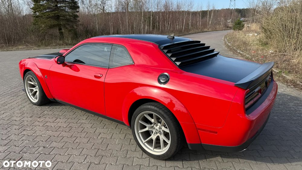 Dodge Challenger - 12