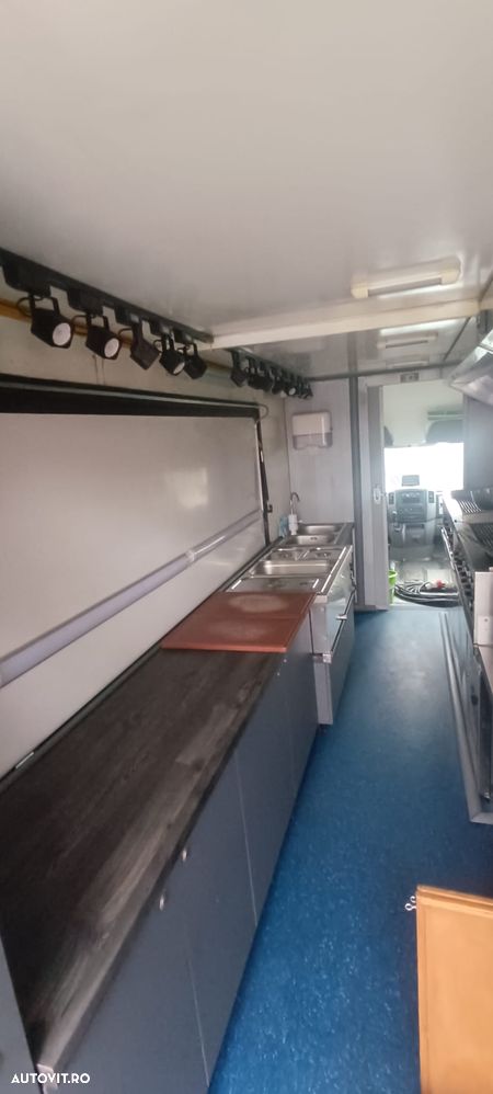 Mercedes-Benz Sprinter - 12