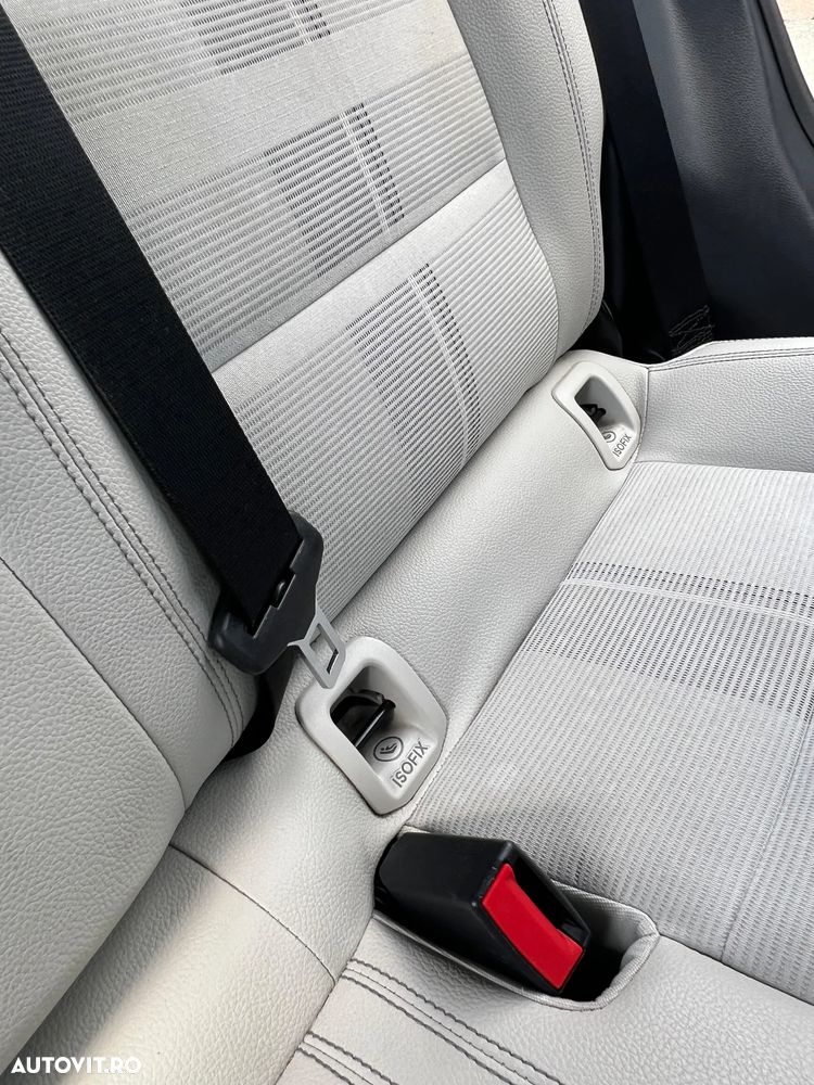 Mercedes-Benz GLA - 8