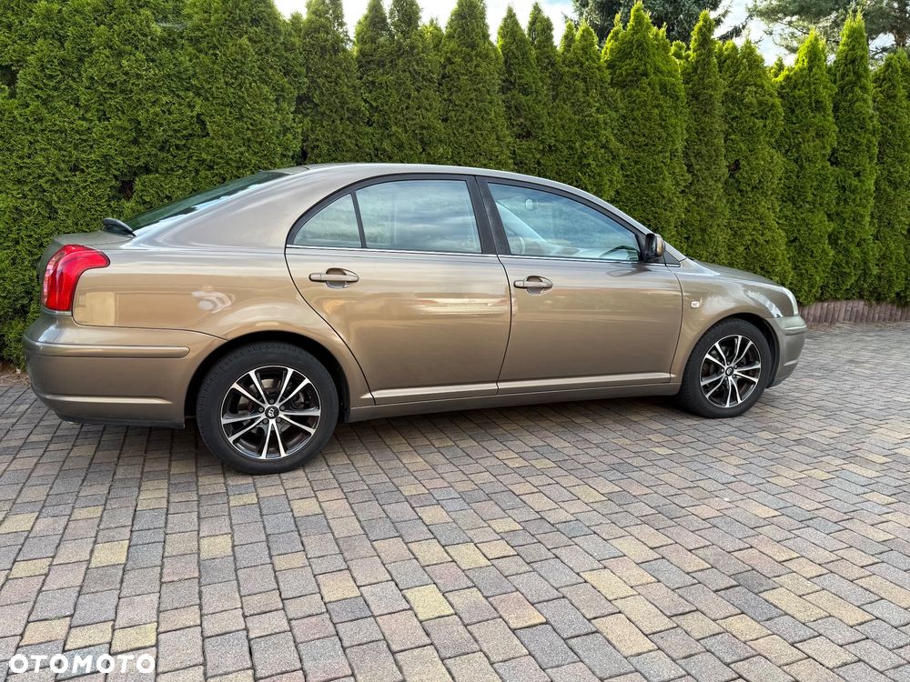 Toyota Avensis - 4