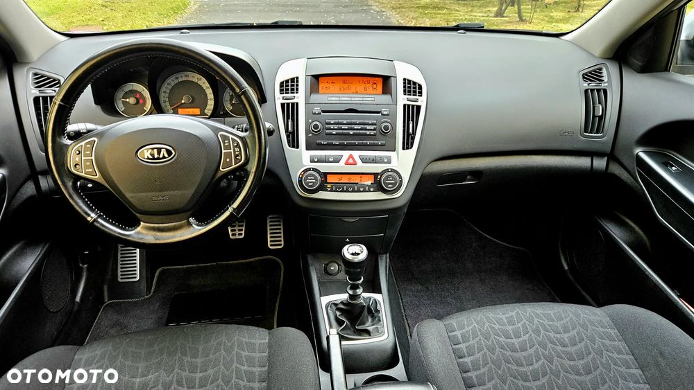 Kia Ceed Cee'd 2.0 crdi Comfort + - 8