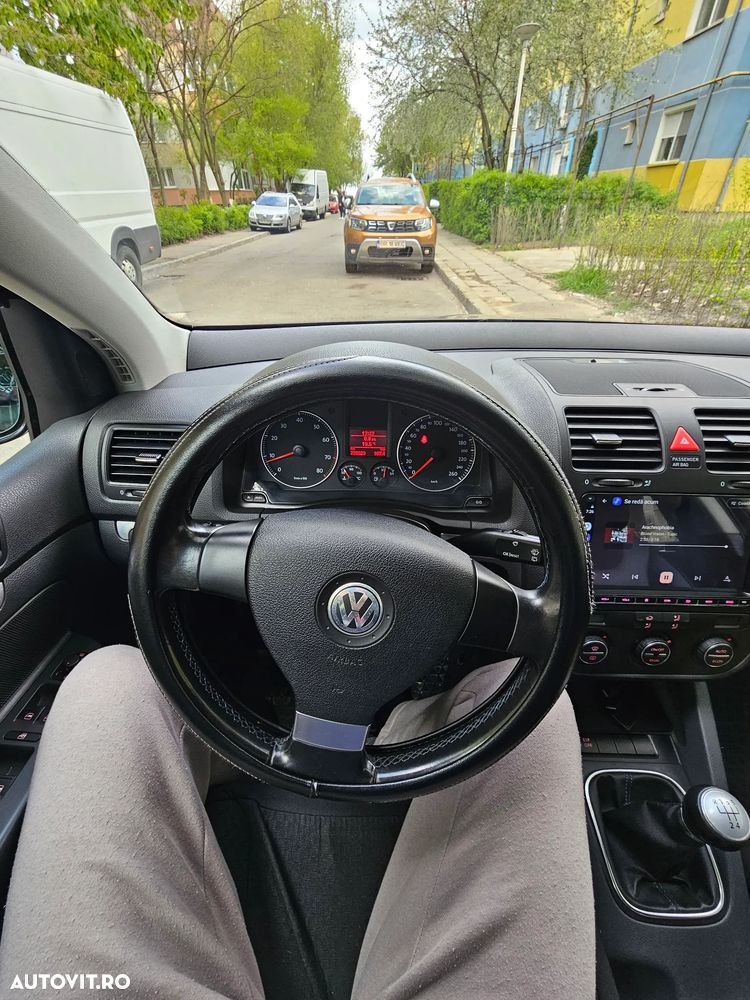 Volkswagen Golf 1.6 Comfortline - 4