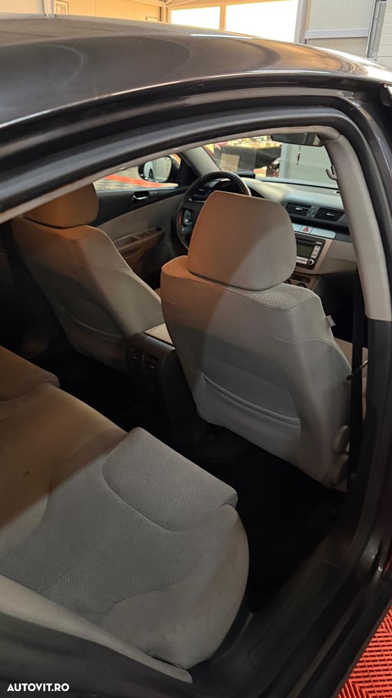 Volkswagen Passat 1.9 TDI Highline - 2