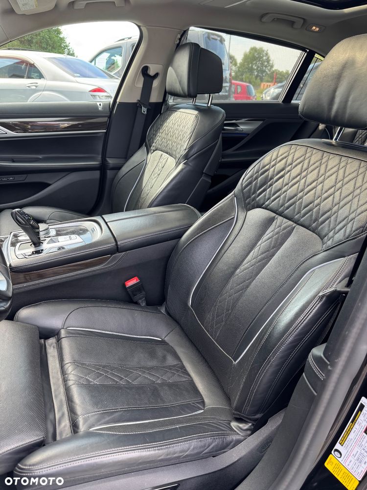 BMW Seria 7 740Li - 19