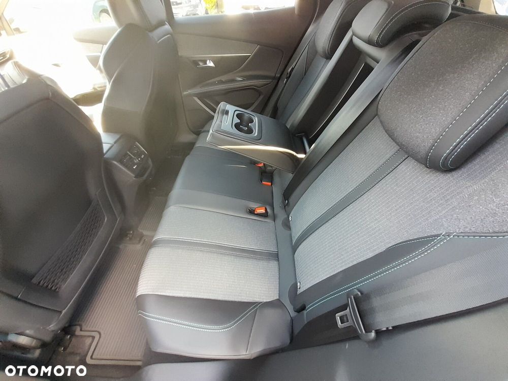 Peugeot 3008 1.2 PureTech mHEV Allure Pack S&S e-DCS6 - 17