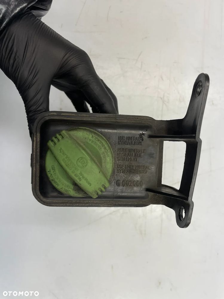 Zbiorniczek wyrównawczy Audi A4 B6 8E0422373 - 3