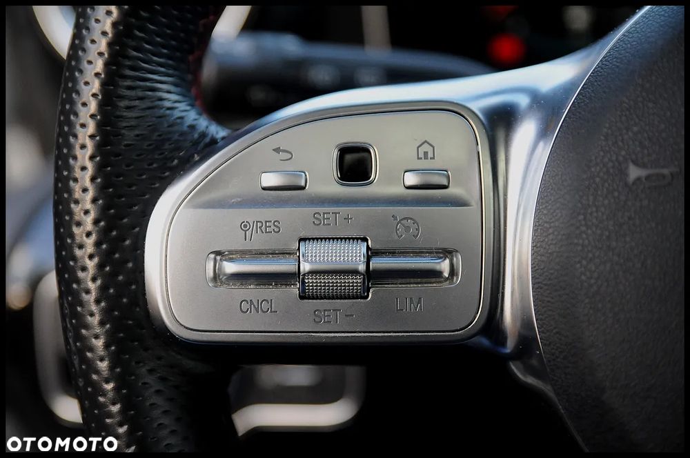 Mercedes-Benz CLA 180 AMG Line - 29