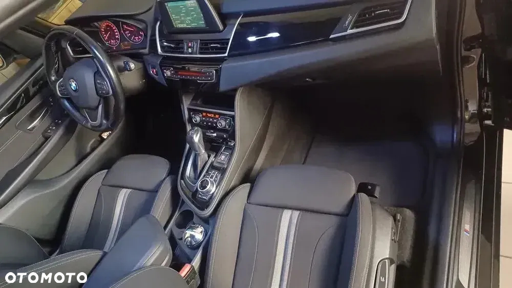 BMW Seria 2 218d - 12