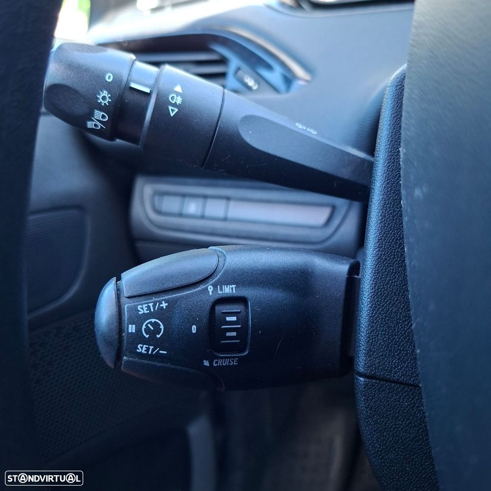Peugeot 208 Van 1.4 HDi - 15