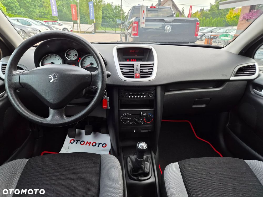 Peugeot 207 - 8