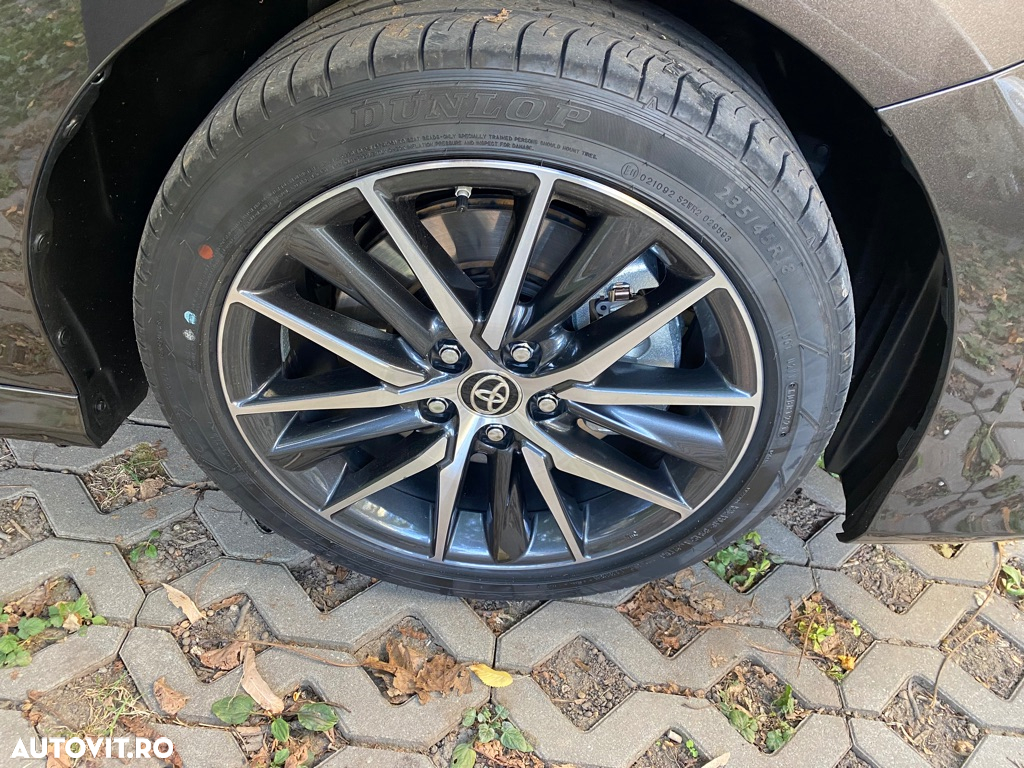 Toyota Camry - 8