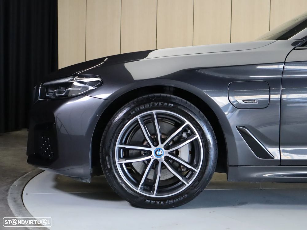 BMW 530 e Pack Desportivo M - 10