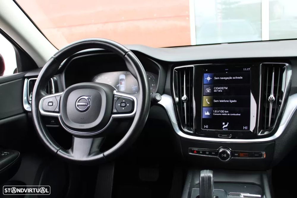Volvo V60 2.0 B4 Momentum Core Geartronic - 18