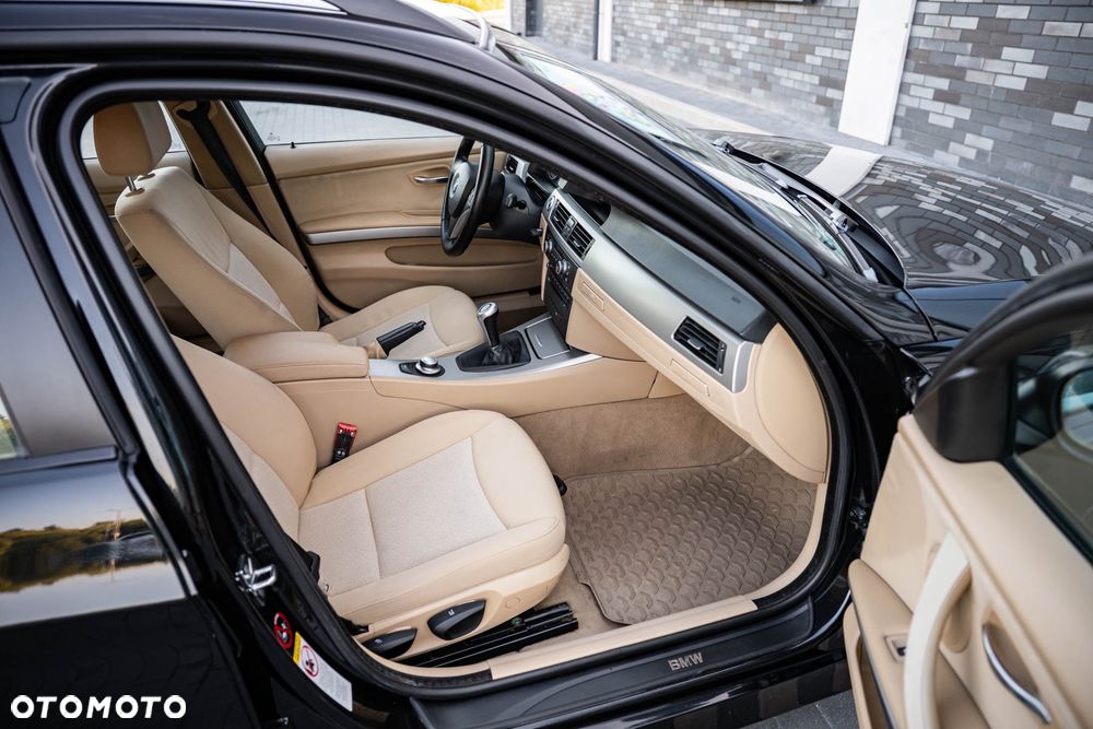 BMW Seria 3 320d - 23