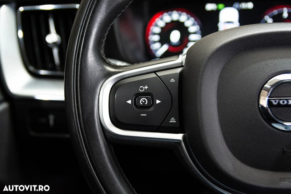 Volvo XC 60 D4 AWD Momentum - 22