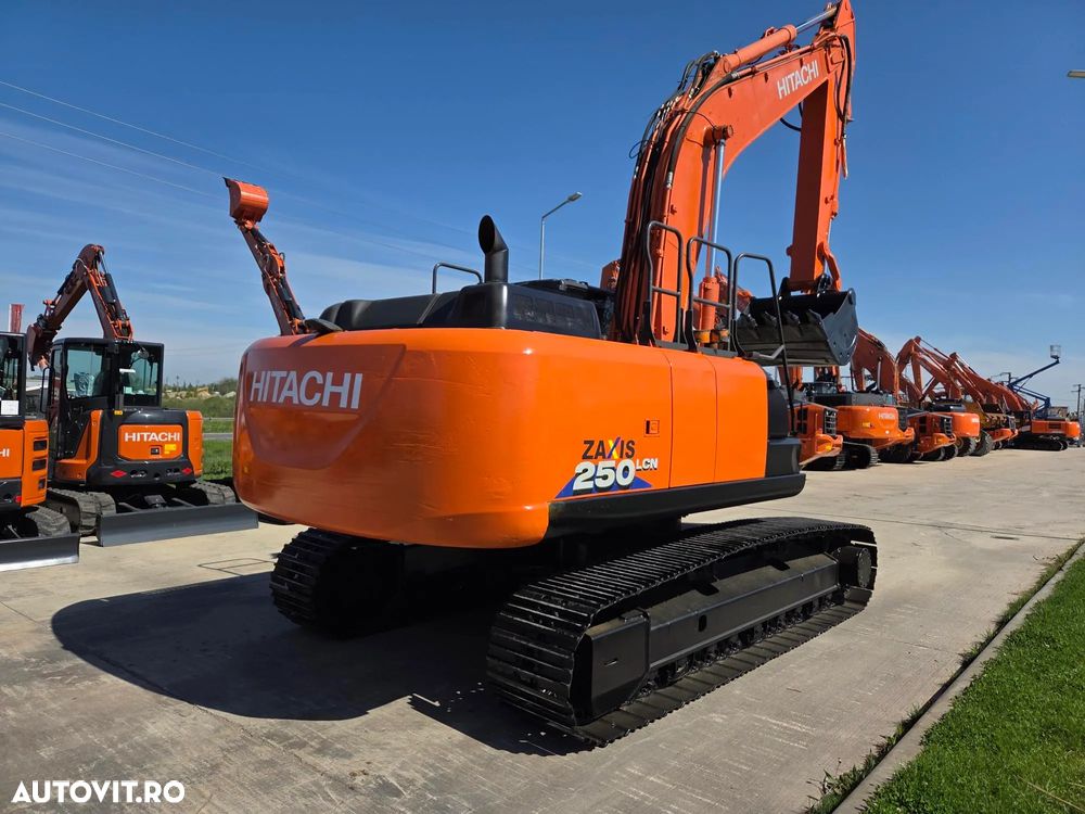 Hitachi ZX250LCN-6, 2020, 9.449h, 27,3t, cupa 1,55mc, Ingust latime 2,99m, camera spate, camere laterale, inst picon, consum mediu 9,8l/h, ridica 13t, motor Isuzu 173CP, 3 pompe hidr HITACHI, 3 camere, produs in JAPONIA, leasing 4 ani-PROMOTIE 68.900 EUR+tva - 13