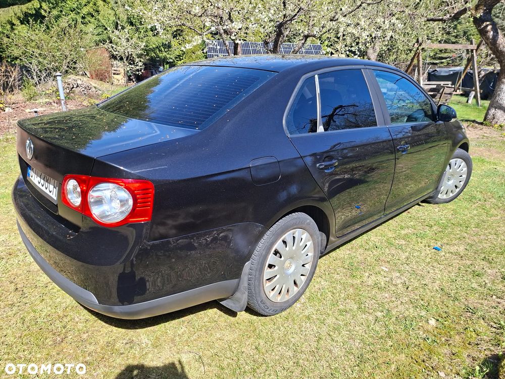 Volkswagen Jetta 1.6 Trendline - 2