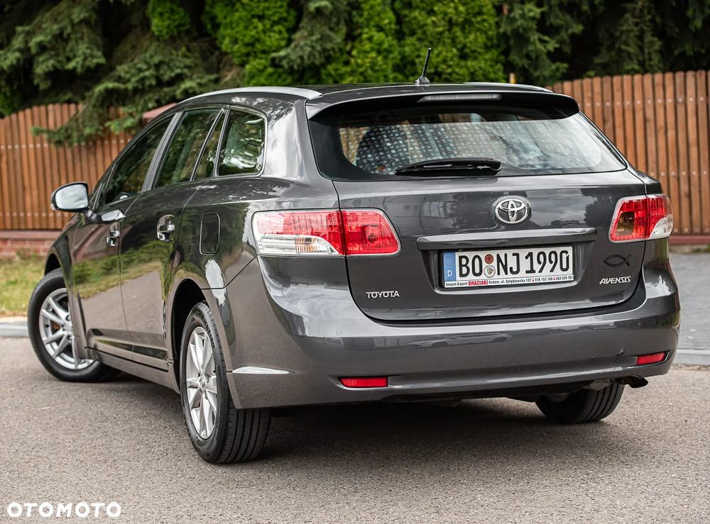 Toyota Avensis 2.0 D-4D Sol+NAVI - 12