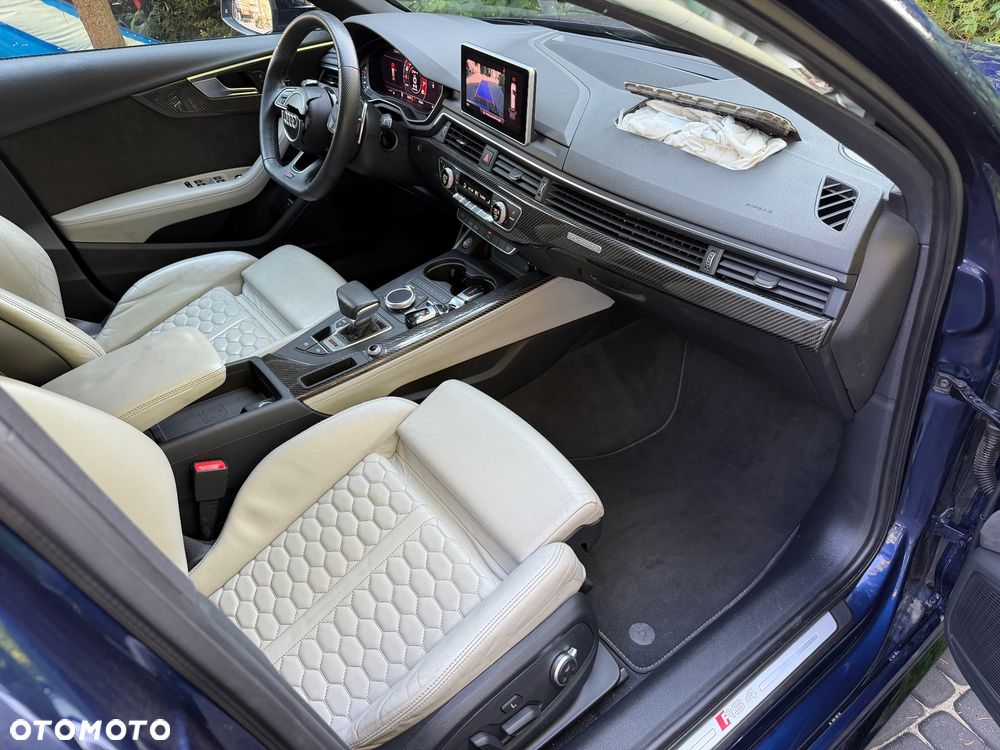 Audi RS4 Avant - 6